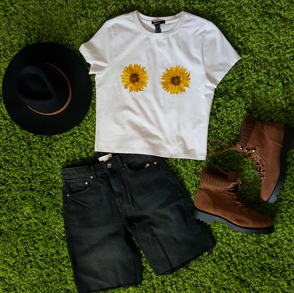 Sunflower Graphic Crop Top